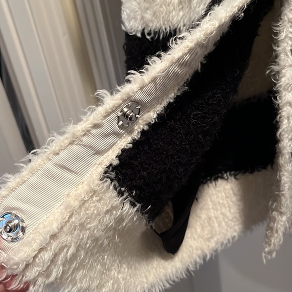 Oversized fuzzy snap front cardigan - wool blend. Elizabeth and James. ADORABLE - Picture 5 of 7